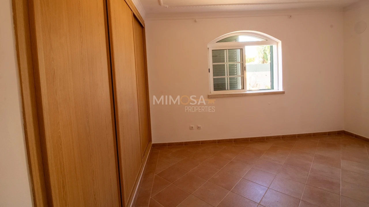 Moradia T5 para Arrendamento em Luz Foto 27