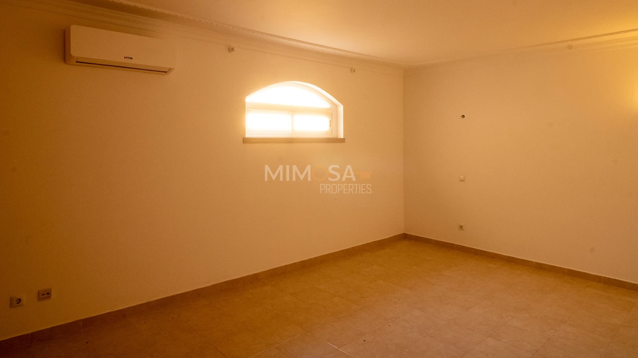 Moradia T5 para Arrendamento em Luz Foto 36