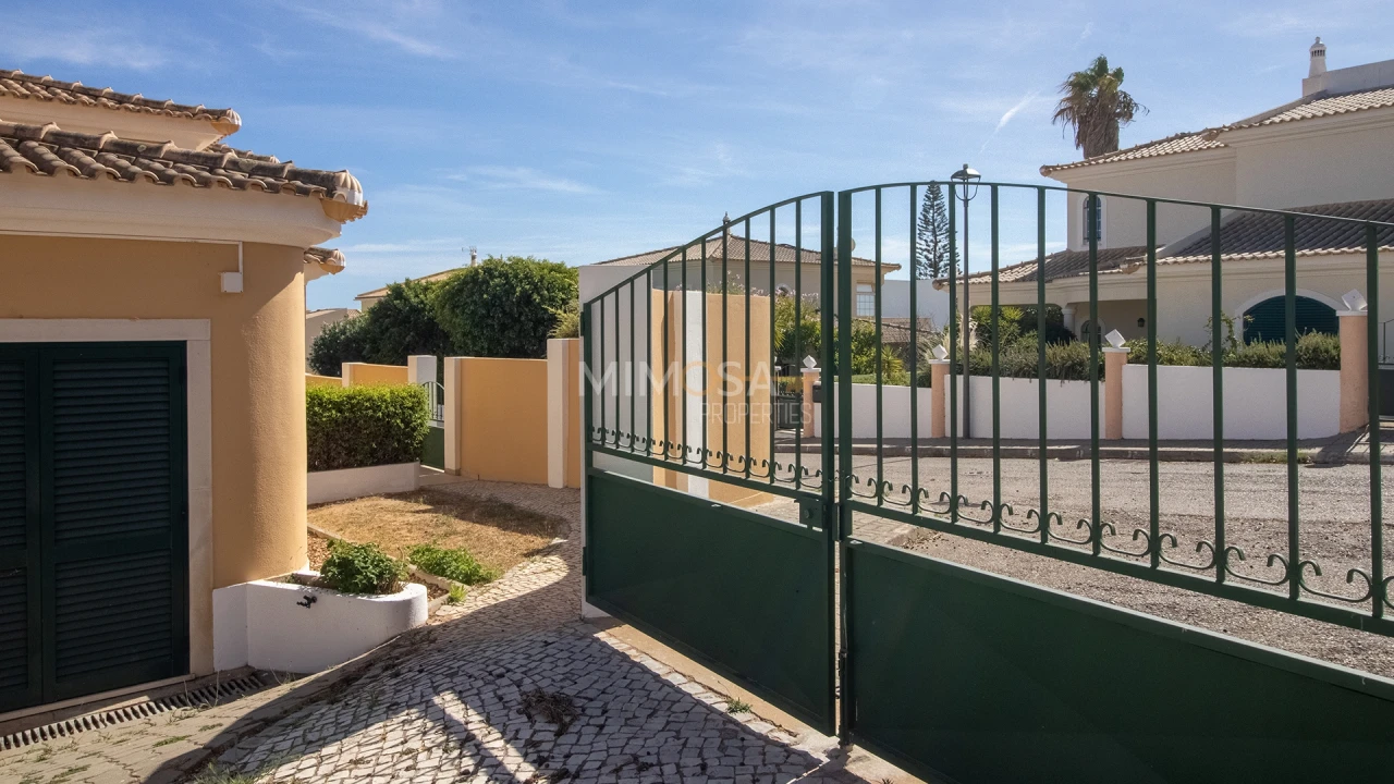 Moradia T5 para Arrendamento em Luz Foto 50