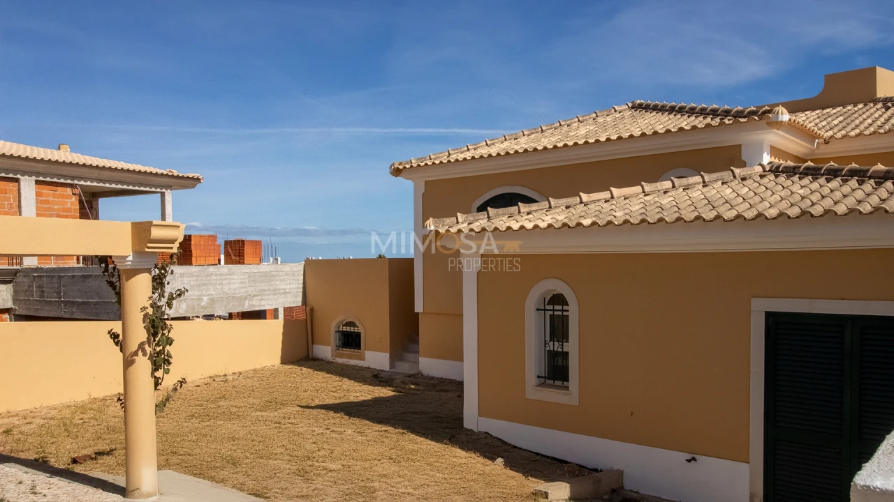 Moradia T5 para Arrendamento em Luz Foto 53