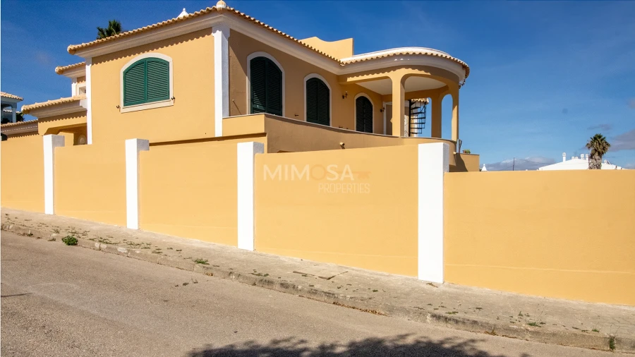 Moradia T5 para Arrendamento em Luz Foto 70