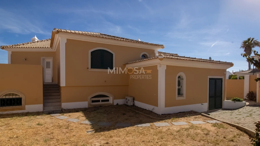 Moradia T5 para Arrendamento em Luz Foto 54