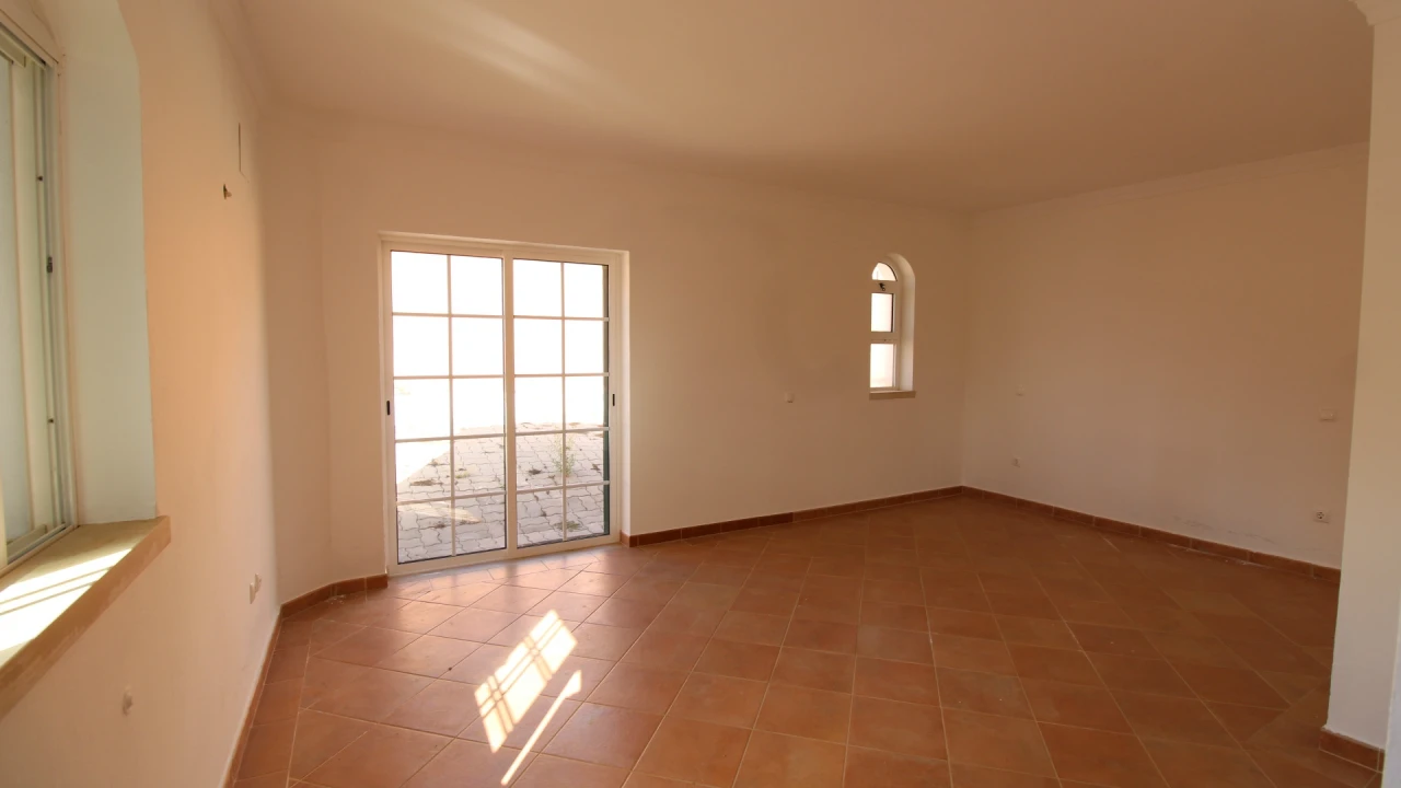 Moradia T5 para Arrendamento em Luz Foto 18