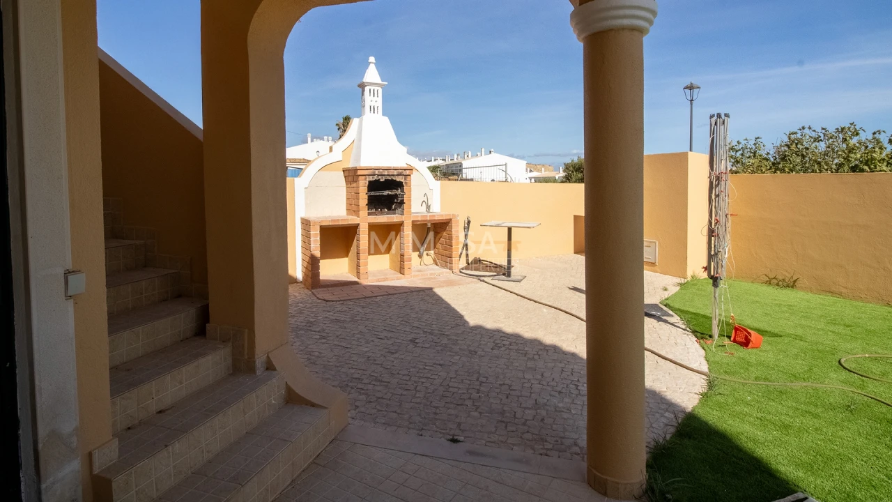 Moradia T5 para Arrendamento em Luz Foto 48