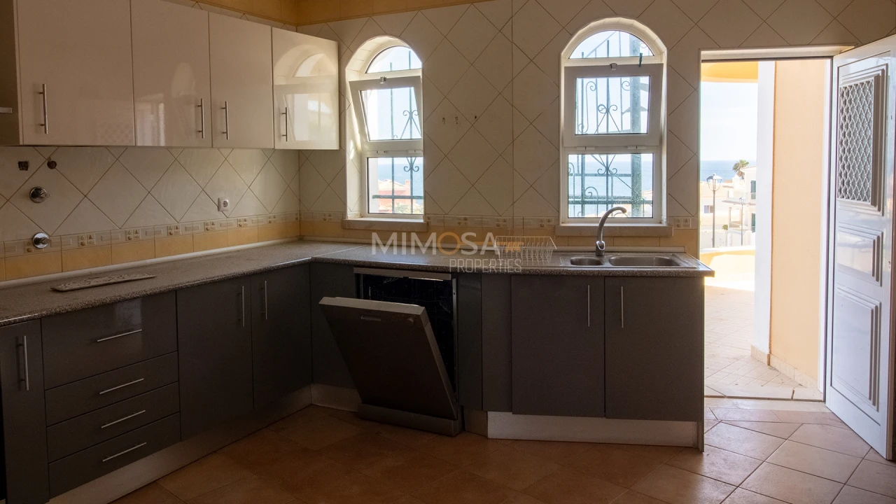 Moradia T5 para Arrendamento em Luz Foto 11