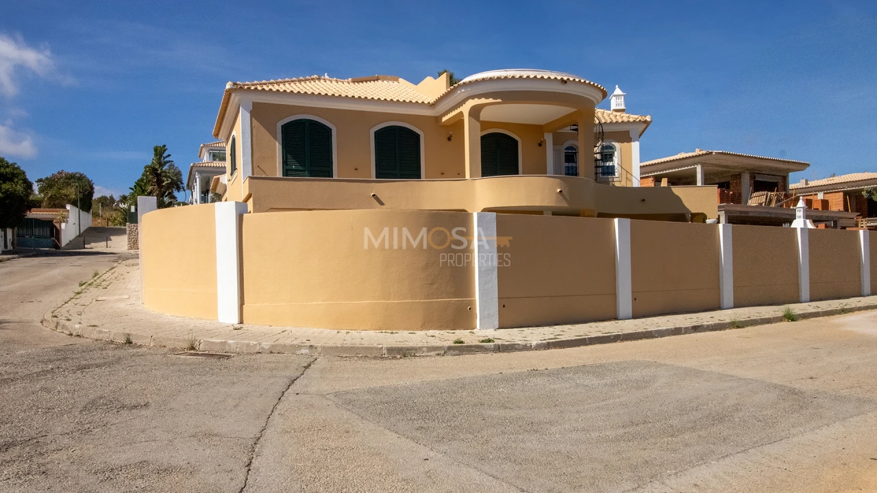 Moradia T5 para Arrendamento em Luz Foto 69