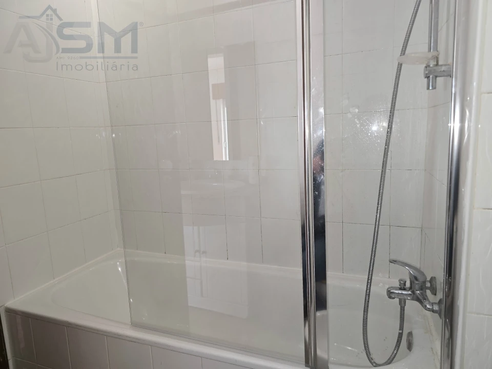 Apartamento T2 para Arrendamento em Carnaxide e Queijas Foto 15