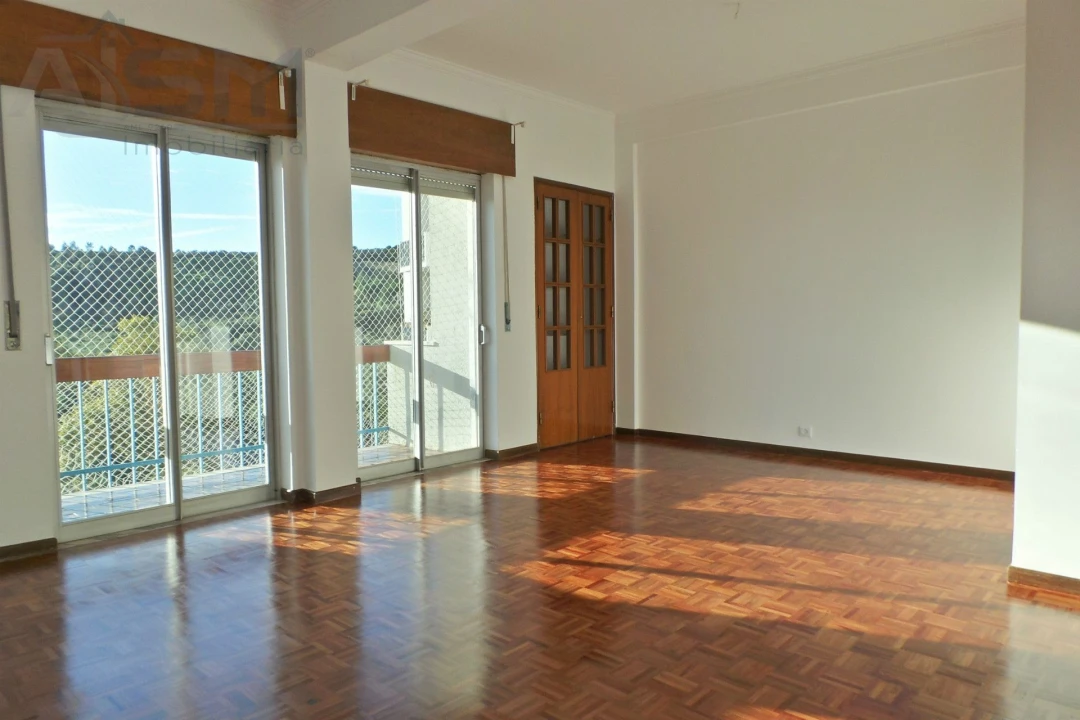 Apartamento T2 para Arrendamento em Carnaxide e Queijas Foto 4