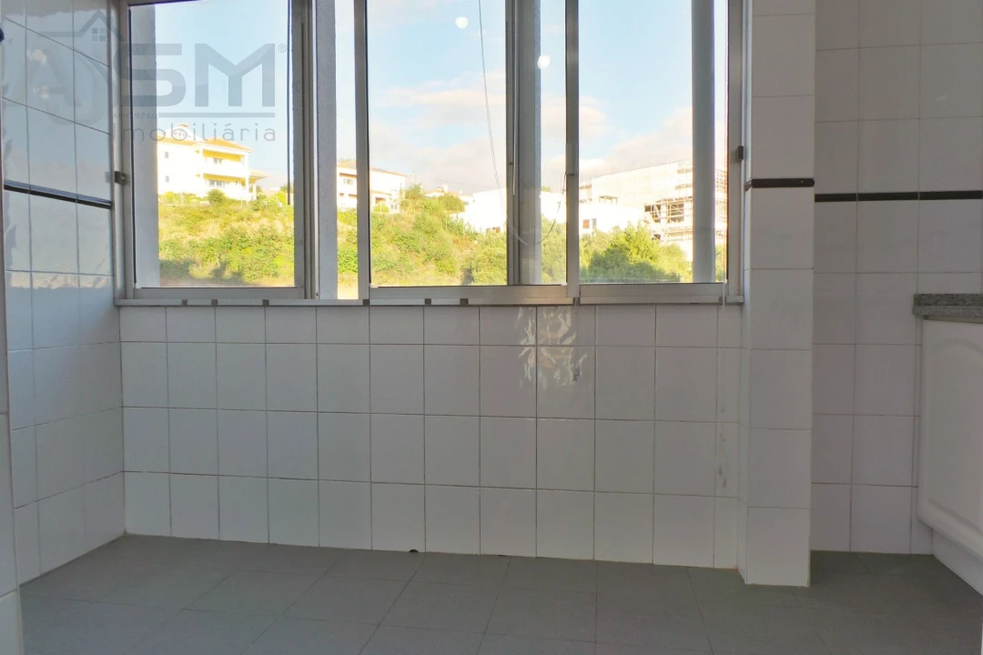 Apartamento T2 para Arrendamento em Carnaxide e Queijas Foto 26