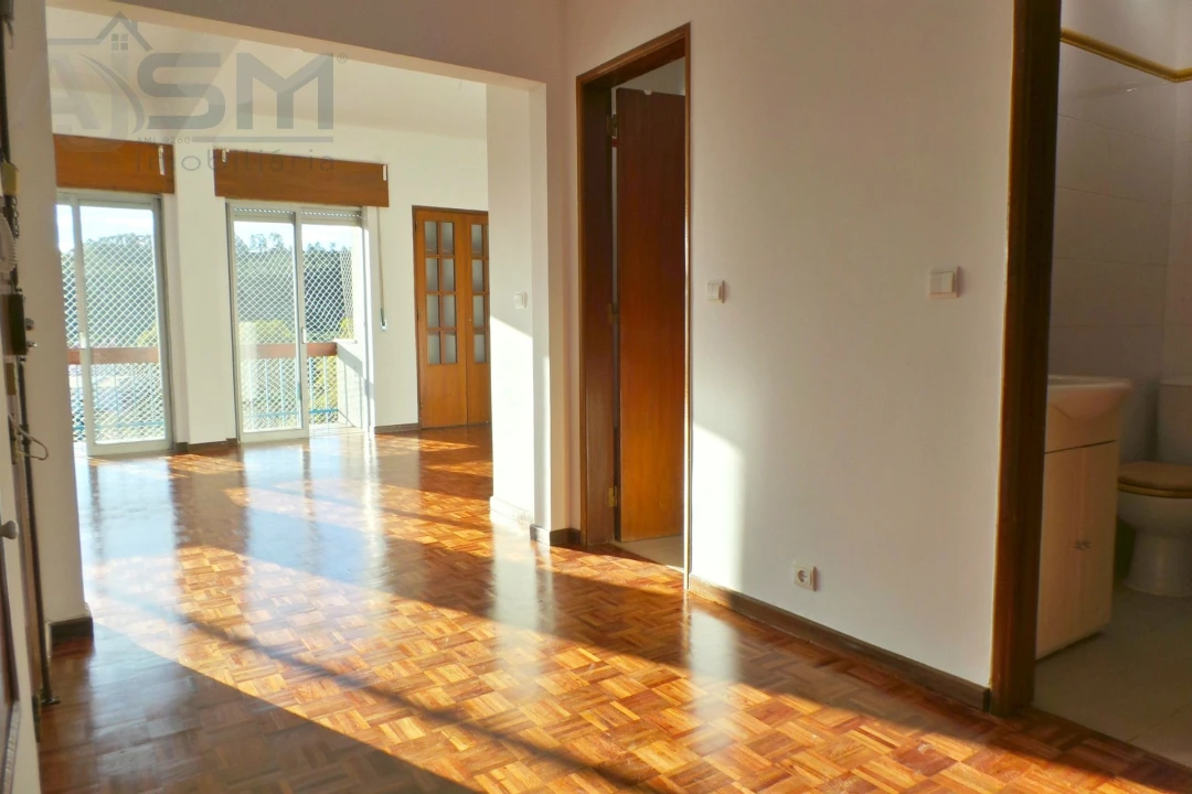 Apartamento T2 para Arrendamento em Carnaxide e Queijas Foto 17