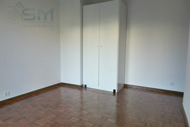 Apartamento T2 para Arrendamento em Carnaxide e Queijas Foto 33