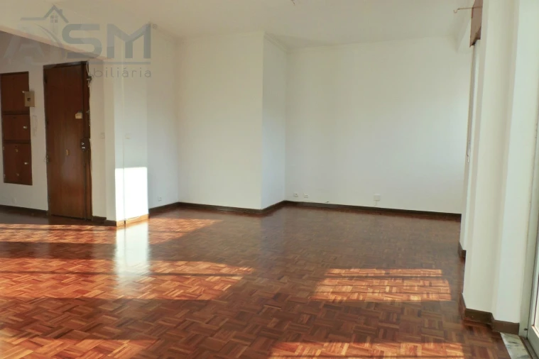 Apartamento T2 para Arrendamento em Carnaxide e Queijas Foto 6