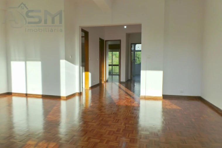 Apartamento T2 para Arrendamento em Carnaxide e Queijas Foto 11