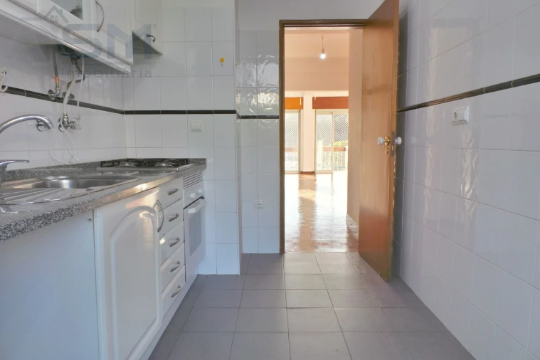 Apartamento T2 para Arrendamento em Carnaxide e Queijas Foto 29