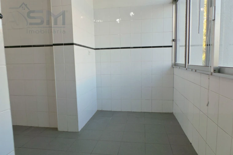 Apartamento T2 para Arrendamento em Carnaxide e Queijas Foto 28