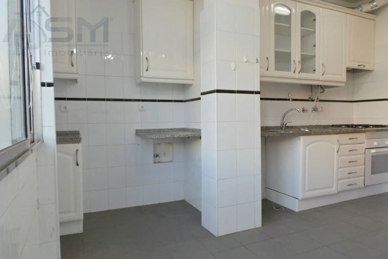 Apartamento T2 para Arrendamento em Carnaxide e Queijas Foto 27
