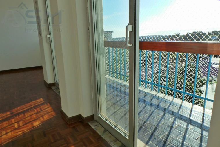 Apartamento T2 para Arrendamento em Carnaxide e Queijas Foto 7