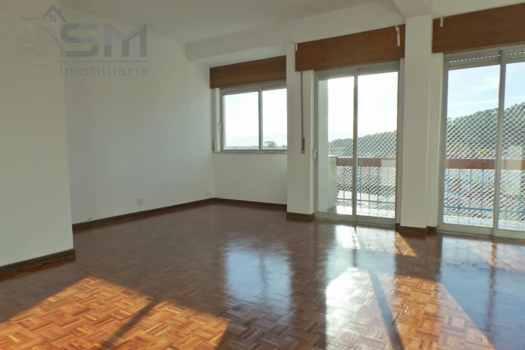 Apartamento T2 para Arrendamento em Carnaxide e Queijas Foto 3