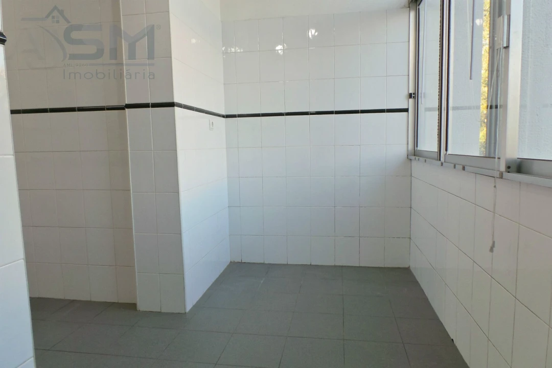Apartamento T2 para Arrendamento em Carnaxide e Queijas Foto 28