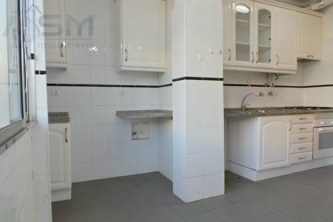 Apartamento T2 para Arrendamento em Carnaxide e Queijas Foto 27