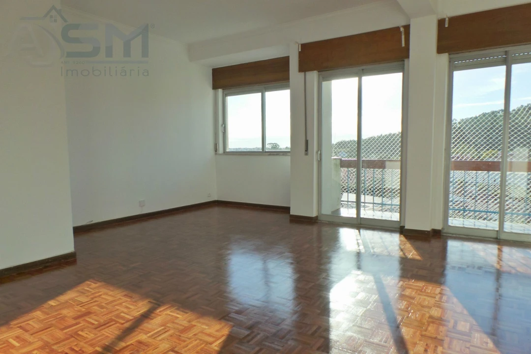 Apartamento T2 para Arrendamento em Carnaxide e Queijas Foto 3