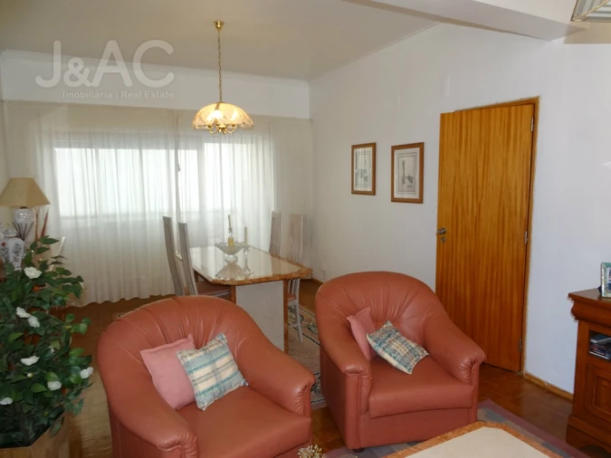 Apartamento T2 para Venda em Rio de Mouro Foto 3