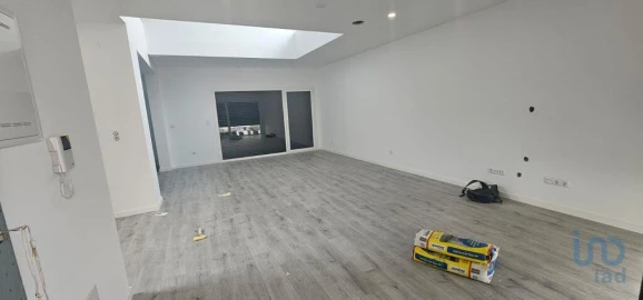 Moradia T4 para Venda em Charneca de Caparica e Sobreda