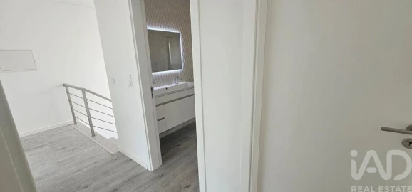 Moradia T4 para Venda em Charneca de Caparica e Sobreda