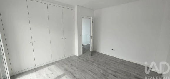 Moradia T4 para Venda em Charneca de Caparica e Sobreda