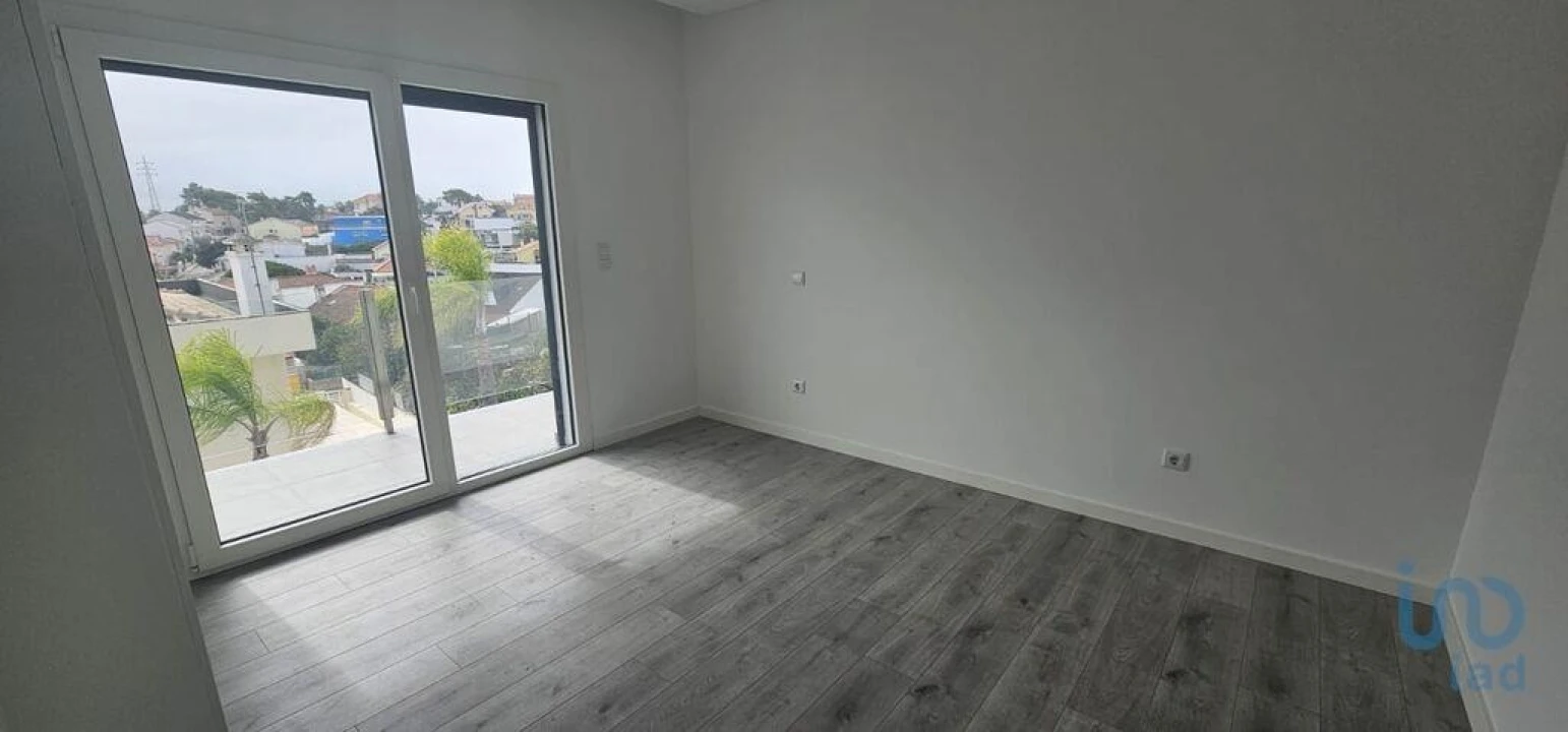 Moradia T4 para Venda em Charneca de Caparica e Sobreda Foto 12