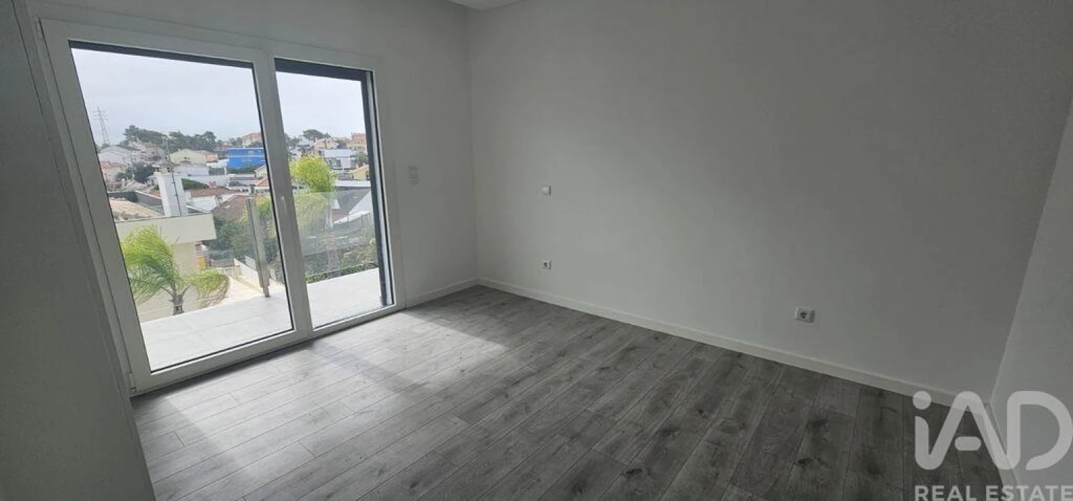 Moradia T4 para Venda em Charneca de Caparica e Sobreda Foto 24