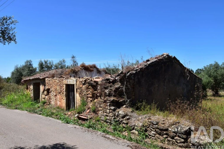 Moradia T1 para Venda em Nossa Senhora do Pranto Foto 4