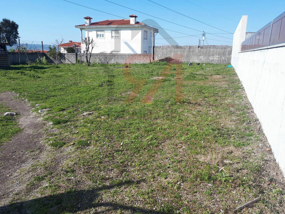 Terreno para Venda em Paços de Ferreira Foto 1