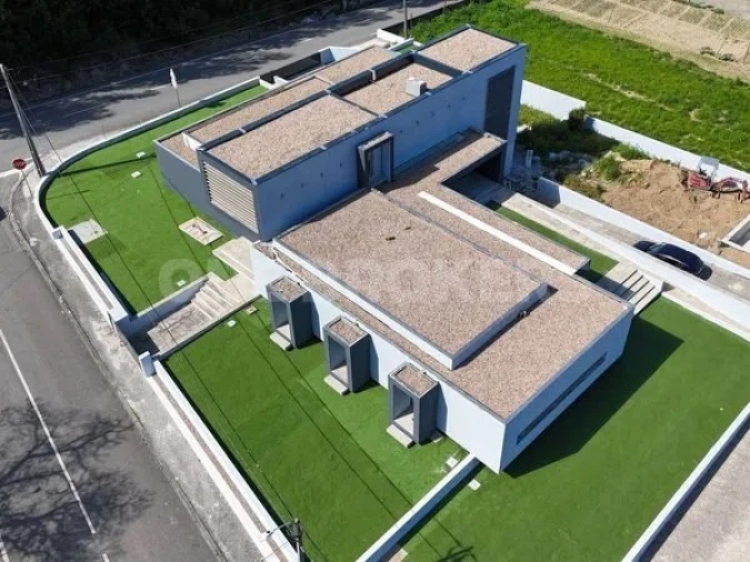 Moradia T4 para Venda em Argoncilhe Foto 3