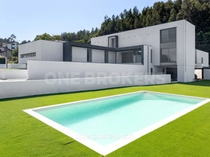 Moradia T4 para Venda em Argoncilhe Foto 5