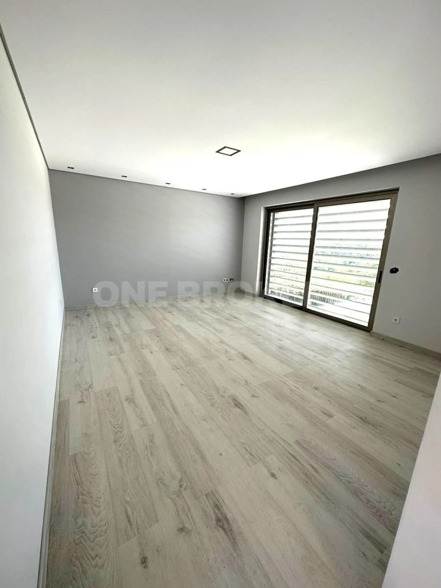 Moradia T4 para Venda em Argoncilhe Foto 7