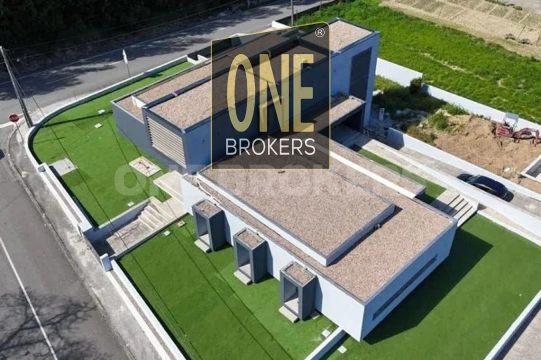 Moradia T4 para Venda em Argoncilhe Foto 1