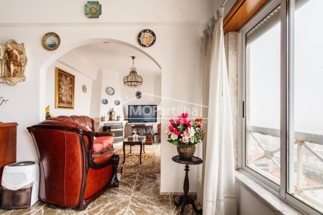 Apartamento T4 para Venda em Algueirão-Mem Martins Foto 14