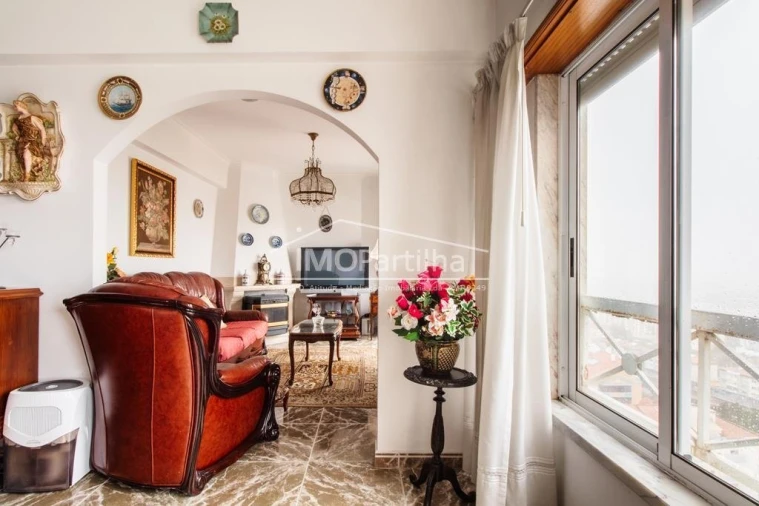 Apartamento T4 para Venda em Algueirão-Mem Martins Foto 14