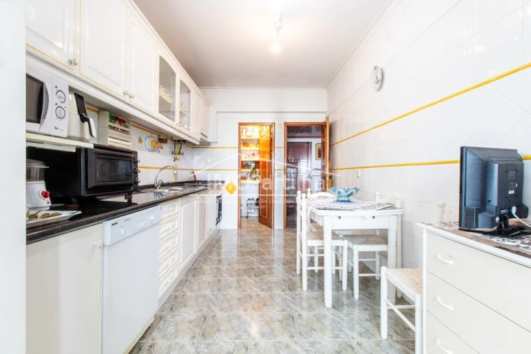 Apartamento T4 para Venda em Algueirão-Mem Martins Foto 4