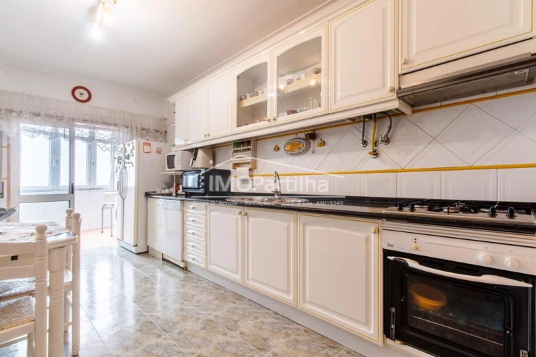 Apartamento T4 para Venda em Algueirão-Mem Martins Foto 3