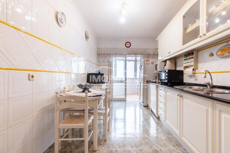 Apartamento T4 para Venda em Algueirão-Mem Martins Foto 2