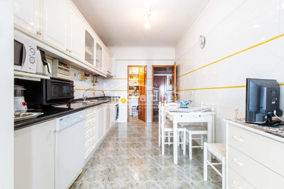 Apartamento T4 para Venda em Algueirão-Mem Martins Foto 4
