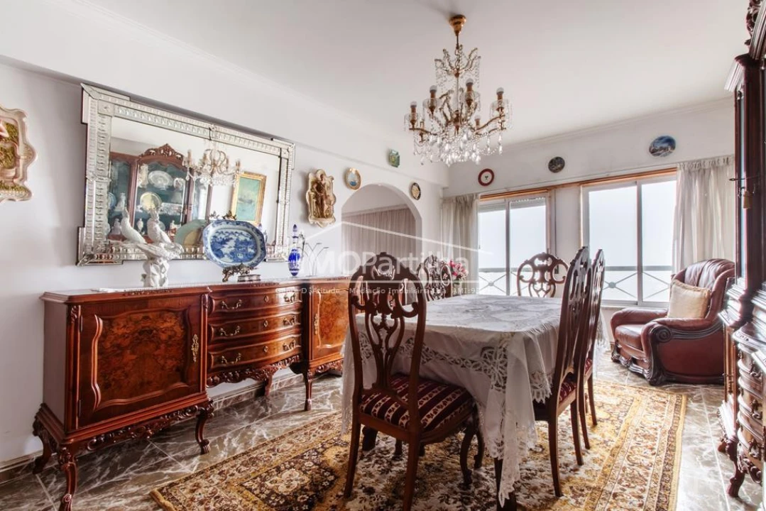 Apartamento T4 para Venda em Algueirão-Mem Martins Foto 1