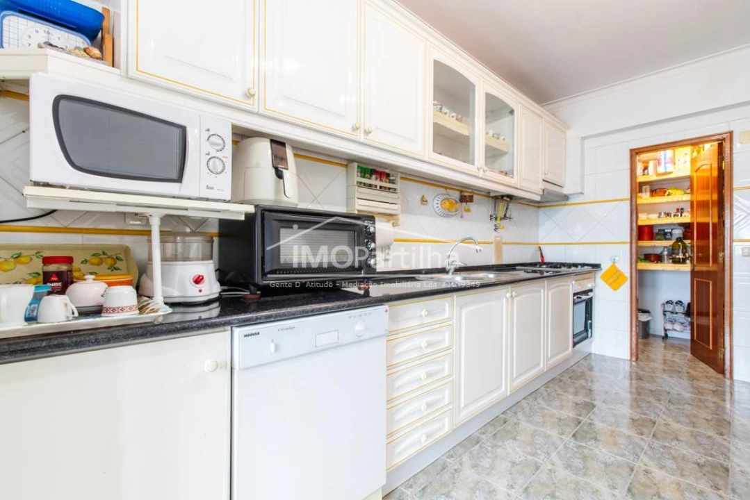 Apartamento T4 para Venda em Algueirão-Mem Martins Foto 5