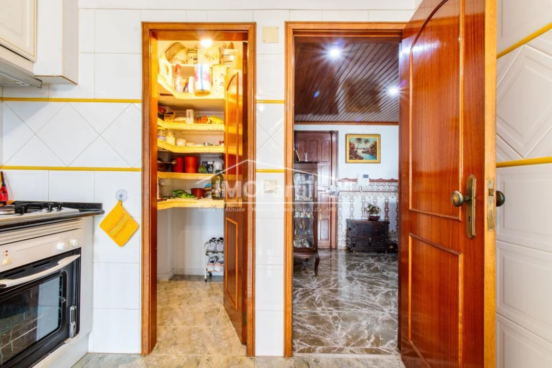 Apartamento T4 para Venda em Algueirão-Mem Martins Foto 8