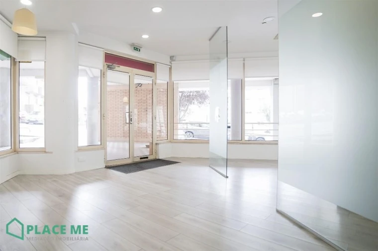 Loja para Arrendamento em São Vicente (Braga) Foto 14