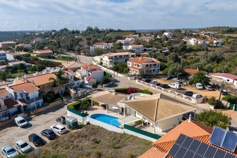 Moradia T4 para Venda em Lagos (São Sebastião e Santa Maria) Foto 38