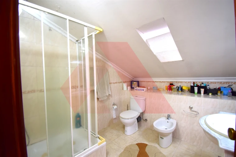 Moradia T5 para Venda em Covas e Vila Nova de Oliveirinha Foto 25