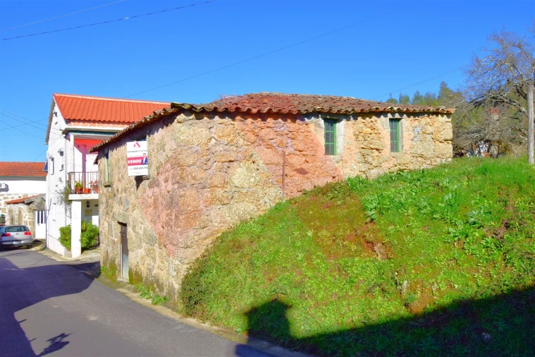 Moradia T0 para Venda em São João da Boa Vista Foto 2